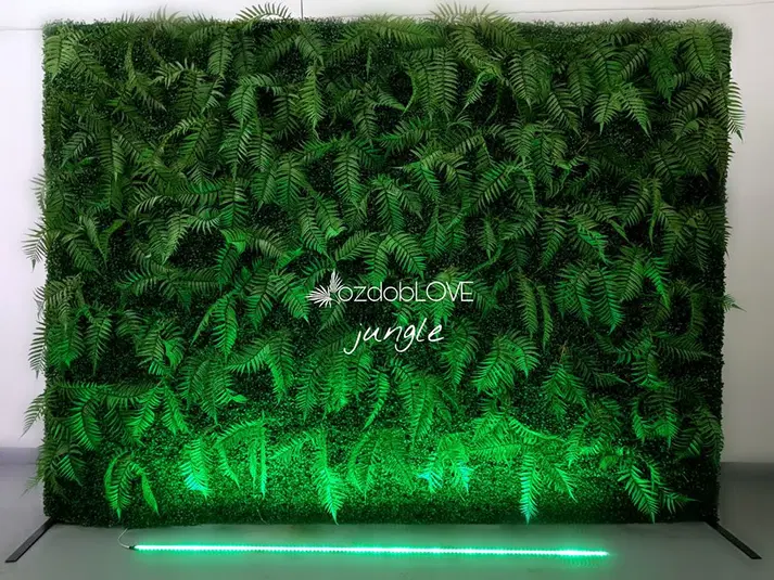  Ściana dekoracyjna z liśćmi paproci, oświetlenie LED, zielona aranżacja wnętrza, ozdobaLOVE Jungle. 