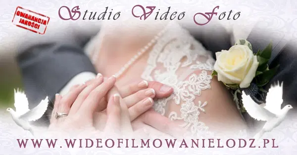 Ślubna sesja zdjęciowa z dłońmi w eleganckiej koronkowej sukni i białą różą, Studio Video Foto, wideofilmowanielodz.pl. 
