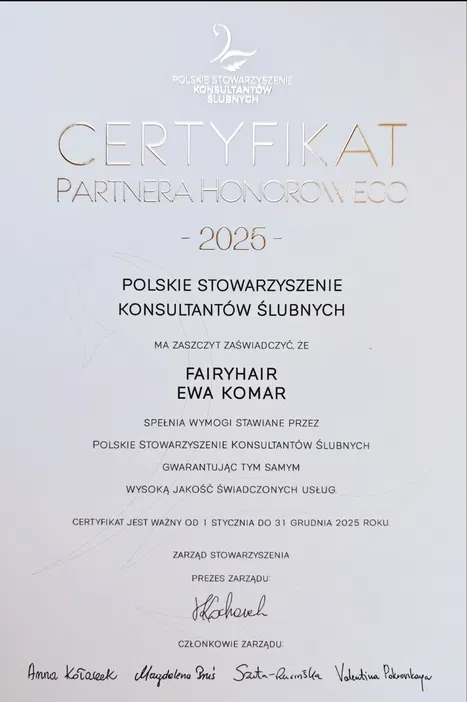 Certyfikat Partnera Honorowego ECO 2025 - Polskie Stowarzyszenie Konsultantów Ślubnych, wyróżnienie dla Fairyhair Ewa Komar za wysoką jakość usług ślubnych.