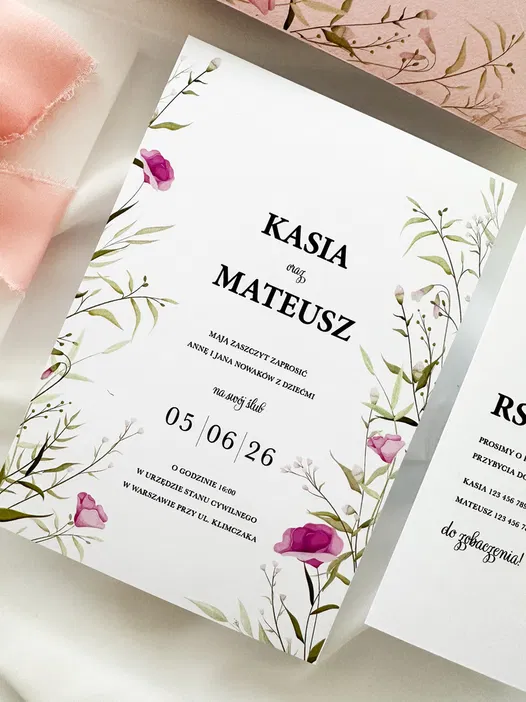Eleganckie zaproszenie ślubne z motywem kwiatowym, datą 05/06/26, imionami Kasia i Mateusz oraz informacją o uroczystości w Warszawie.